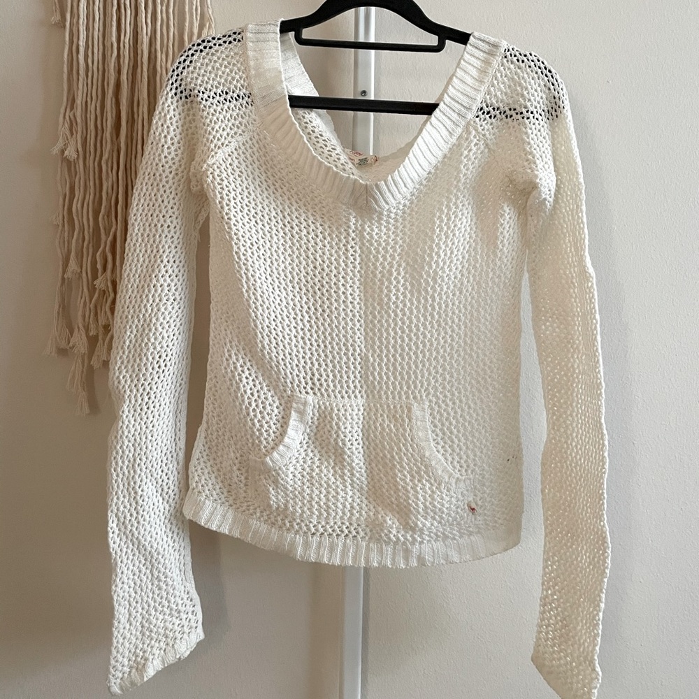 abercombie & fitch white v-neck sweater